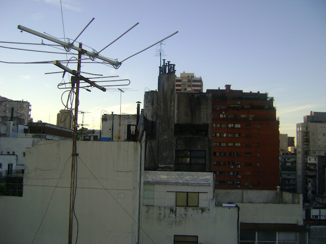 http://lh5.ggpht.com/_3XyRRAjiclU/S3CwSt7WaUI/AAAAAAAACfg/0DEMNsx0GQ0/s640/terraza arenales y anchorena hacia arenales y laprida.JPG